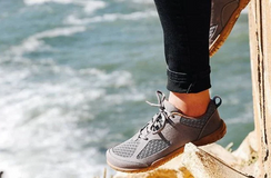 Barefoot Shoes vs. Traditional Shoes: Which is Better for You?
